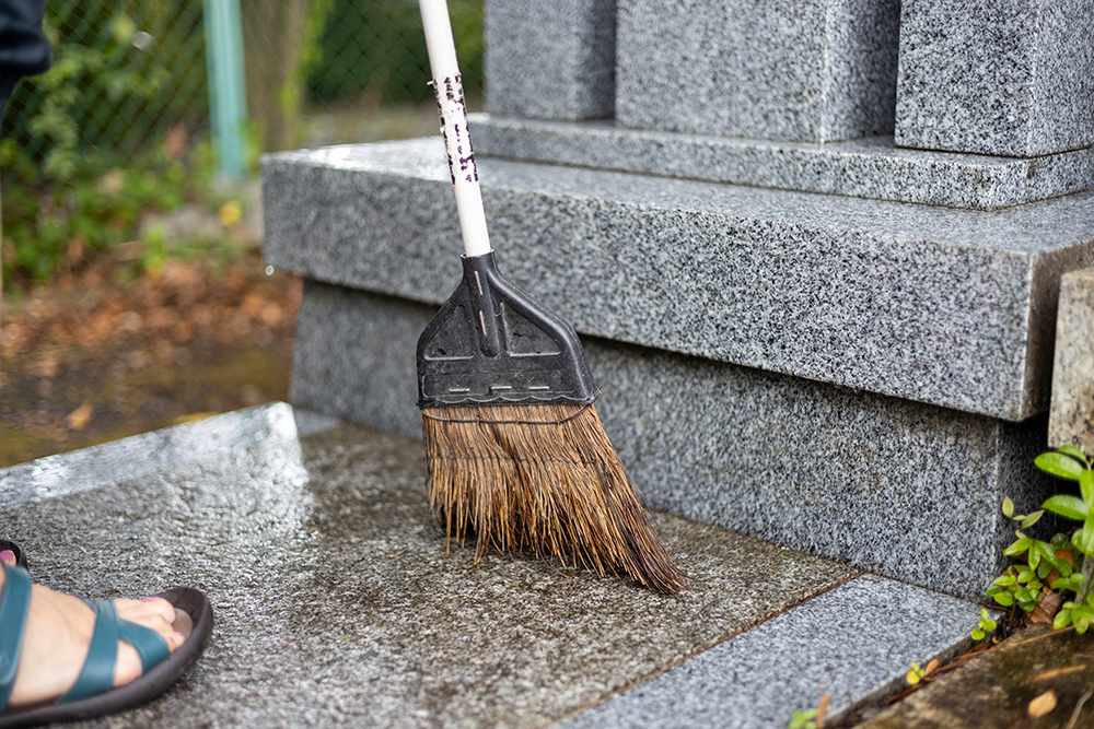 ポイント1 お墓周りの片付け