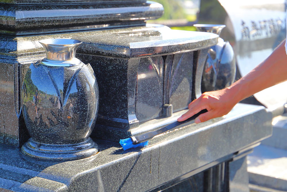 ポイント2 墓石の洗浄